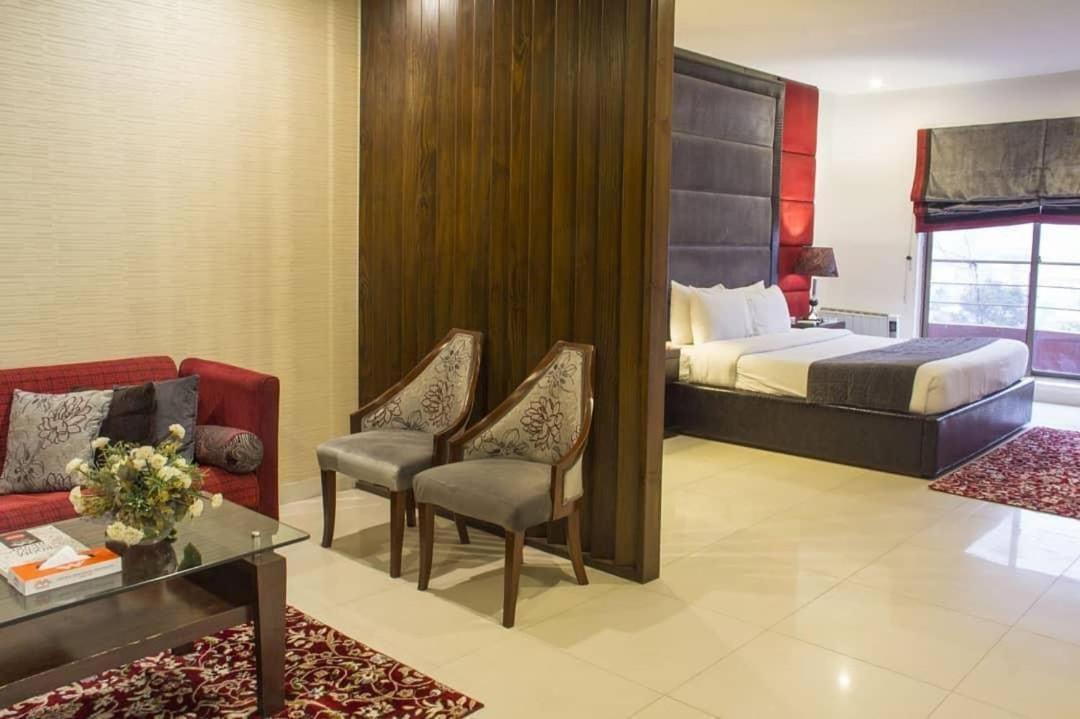 Maisonette Hotel & Apartments Lahore Luaran gambar