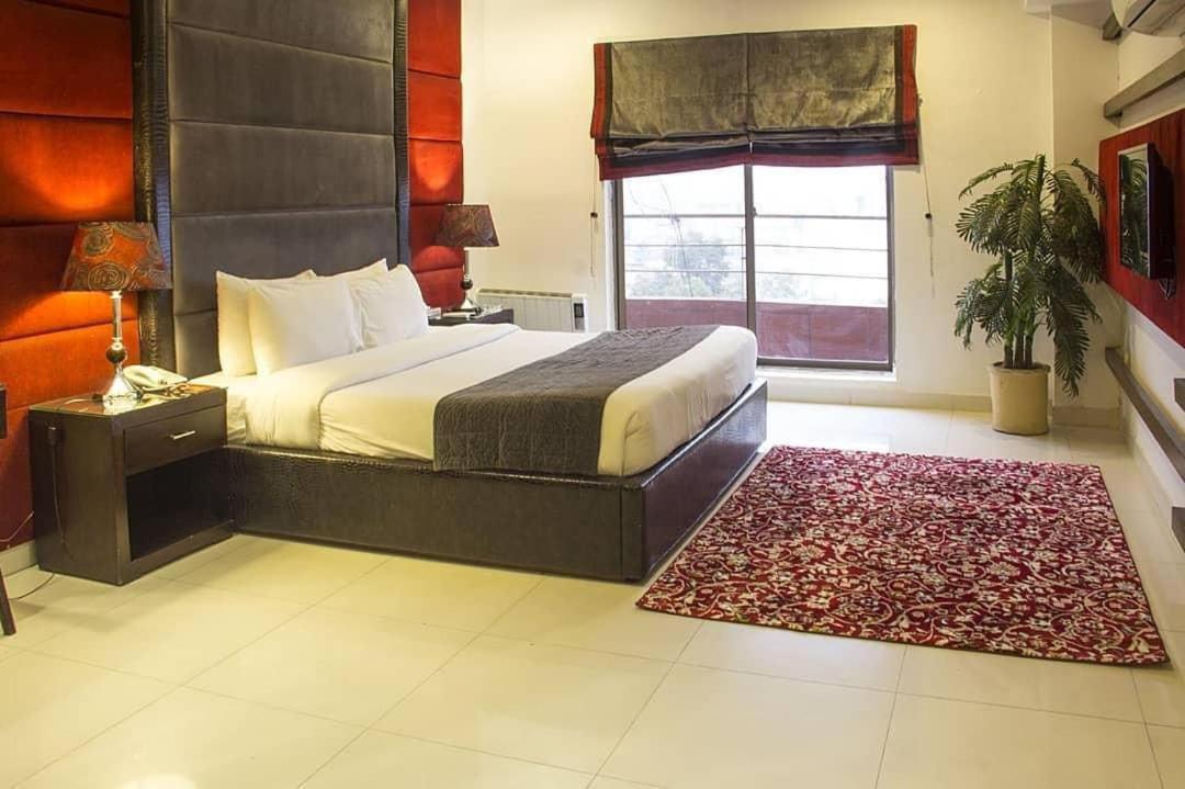 Maisonette Hotel & Apartments Lahore Luaran gambar
