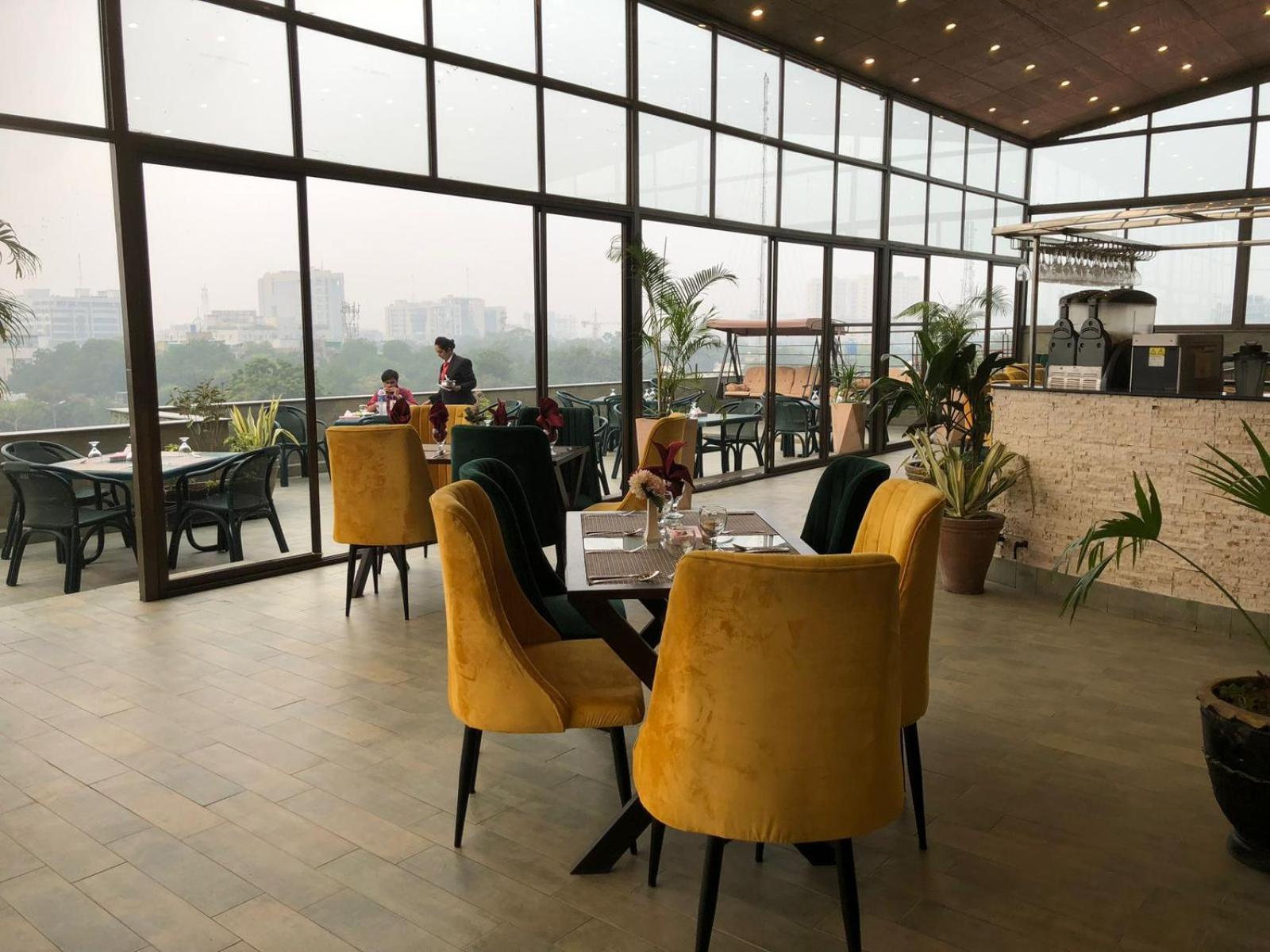 Maisonette Hotel & Apartments Lahore Luaran gambar