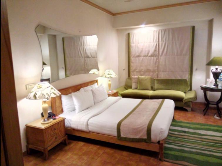Maisonette Hotel & Apartments Lahore Luaran gambar